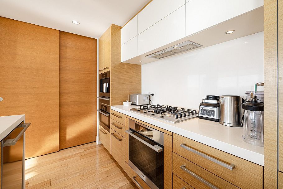 3001 667 Howe Street Vancouver, BC - 4