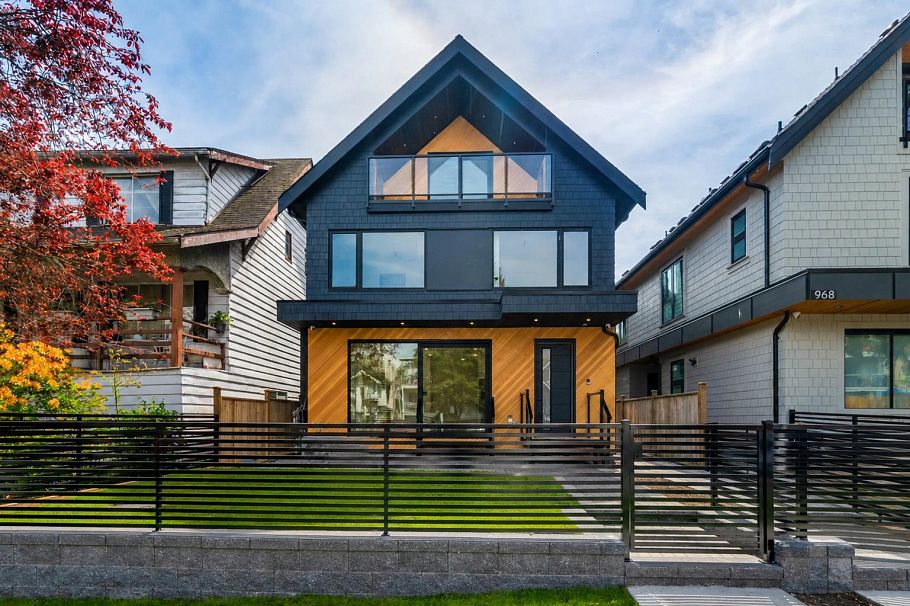 1 950 W 17th Vancouver, BC - 1