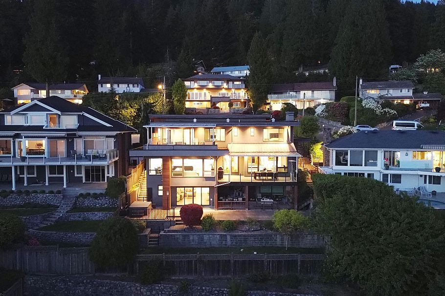 383 Newdale Street North Vancouver, BC - 38