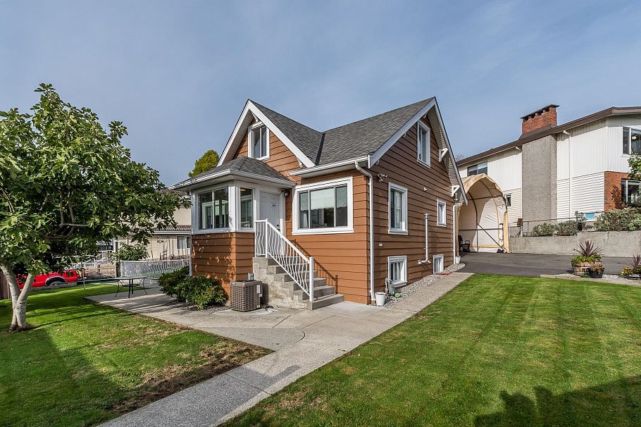 1276 Douglas Road Burnaby, BC - 1