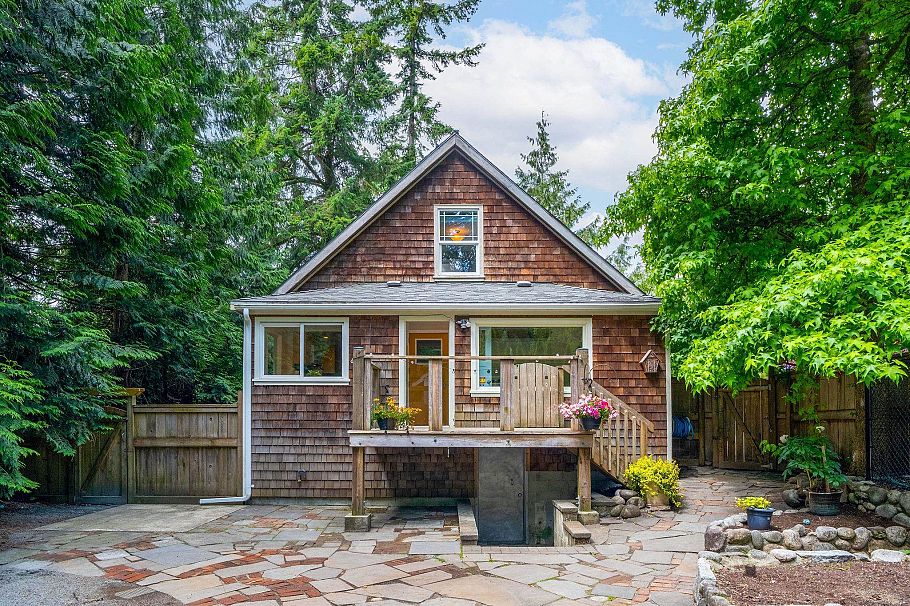 1075 Gladwin Drive North Vancouver, BC - 28