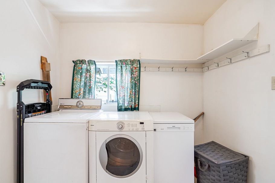 2720 W 24th Avenue Vancouver, BC - 17