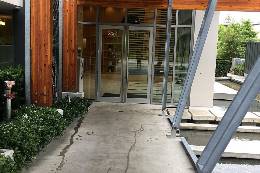 1907 5728 Berton Avenue Vancouver, BC - 8