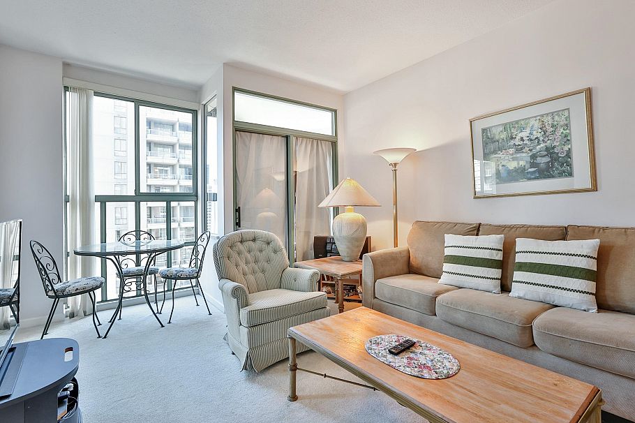 1402 909 Burrard Street Vancouver, BC - 2