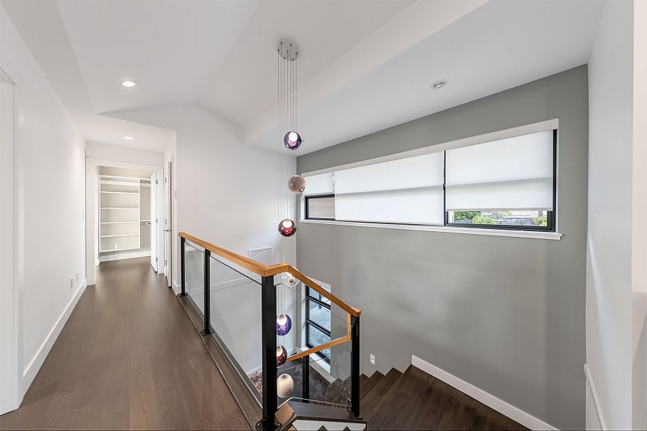 383 Newdale Street North Vancouver, BC - 22