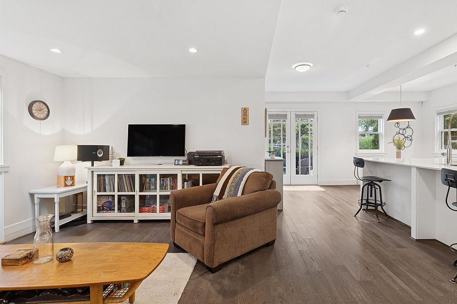 2 244 E 5th Street North Vancouver, BC - 4