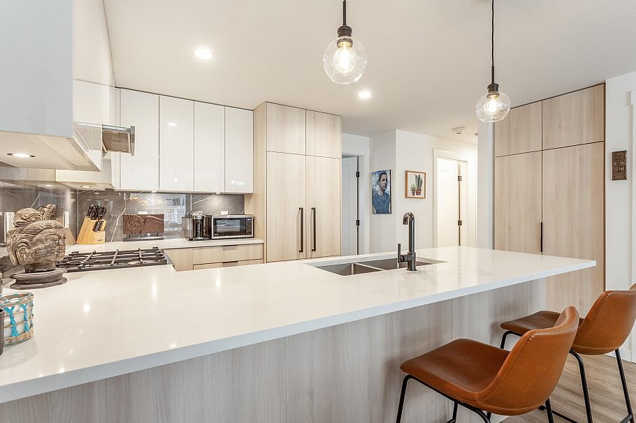 6 237 Ridgeway Avenue North Vancouver, BC - 2
