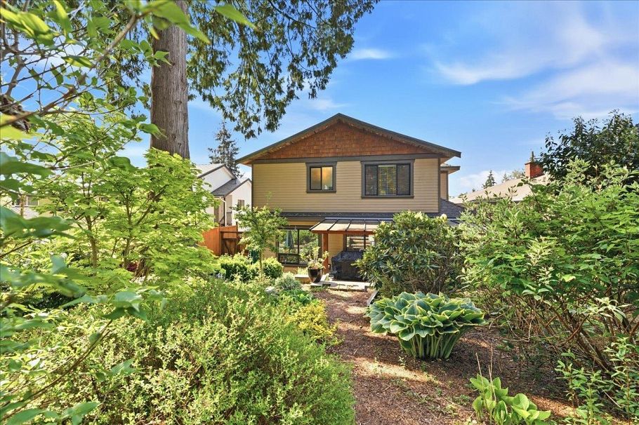 1152 Wellington Drive North Vancouver, BC - 38