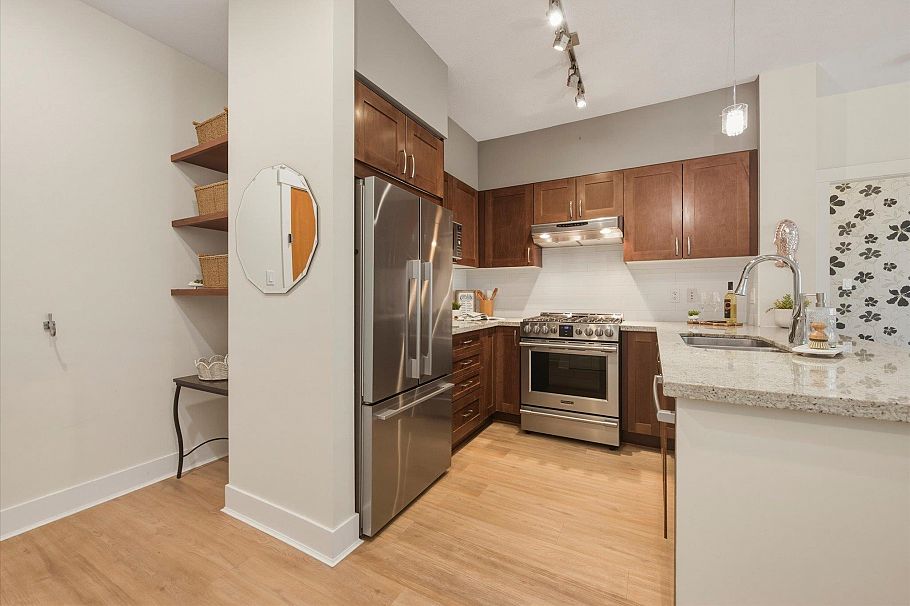 308 1111 E 27th Street North Vancouver, BC - 11