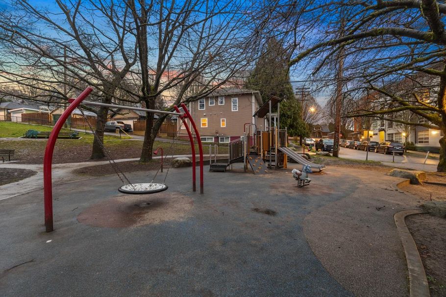 1847 Adanac Street Vancouver, BC - 32