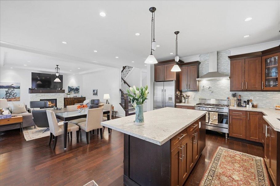 1152 Wellington Drive North Vancouver, BC - 11