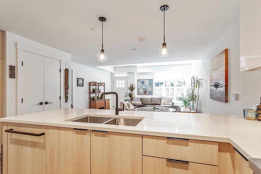 6 237 Ridgeway Avenue North Vancouver, BC - 4