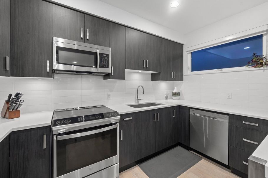 1847 Adanac Street Vancouver, BC - 14