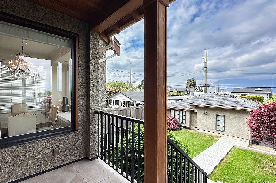3941 W 11th Avenue Vancouver, BC - 18