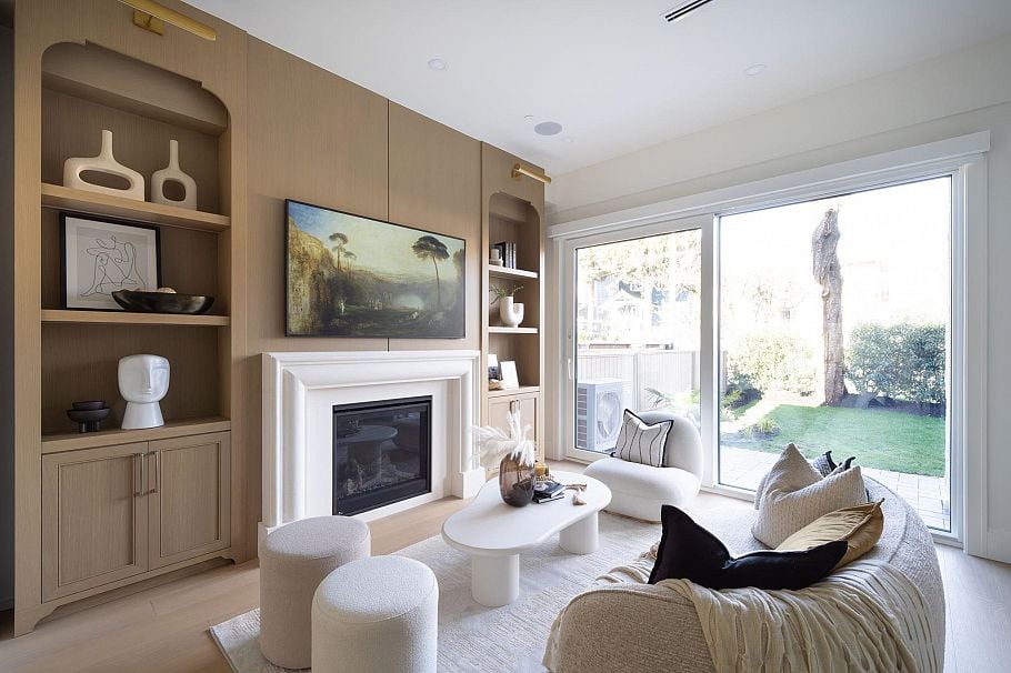 1 864 E 16th Avenue Vancouver, BC - 1
