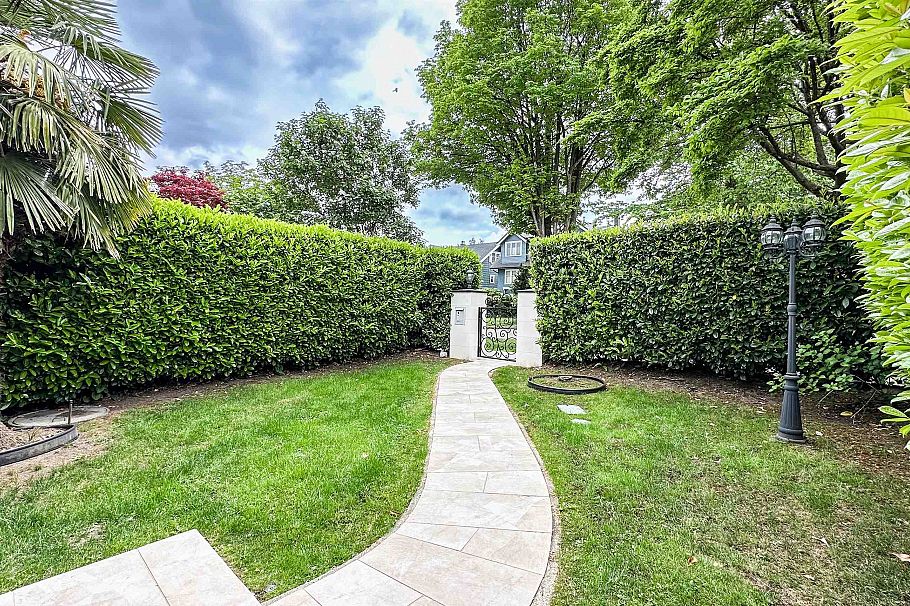 3941 W 11th Avenue Vancouver, BC - 3