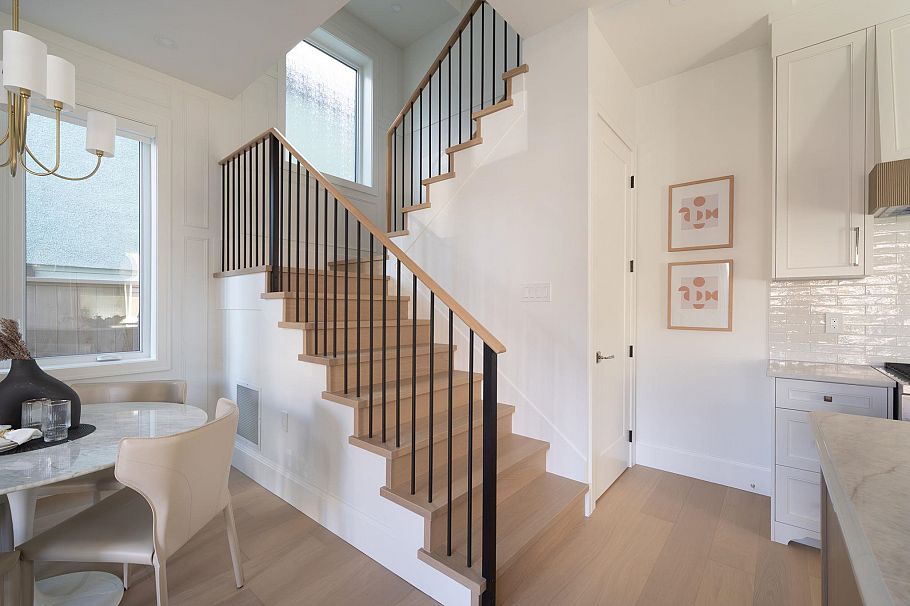 1 864 E 16th Avenue Vancouver, BC - 9