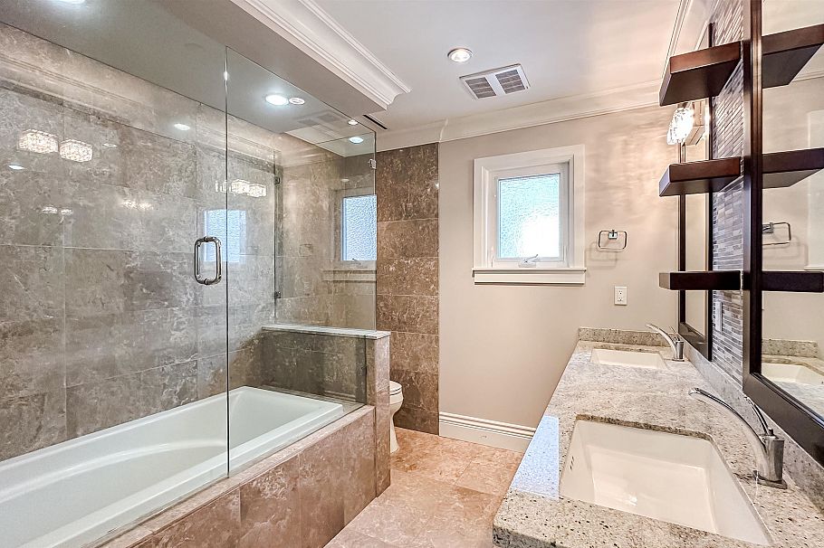 3941 W 11th Avenue Vancouver, BC - 28