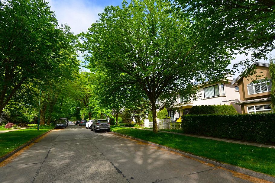 4347 W 13th Avenue Vancouver, BC - 2