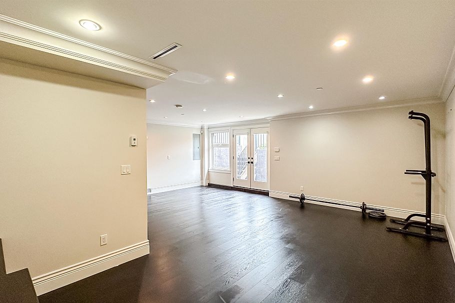 3941 W 11th Avenue Vancouver, BC - 29