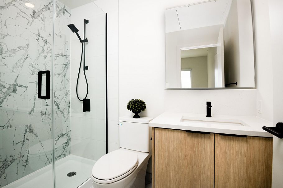 101/202 422 E 3rd Street North Vancouver, BC - 5