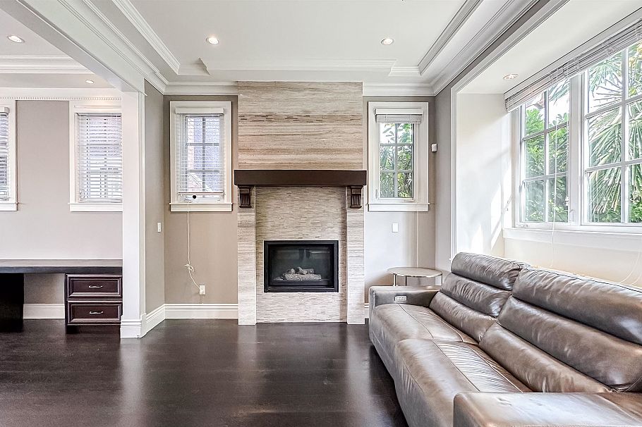 3941 W 11th Avenue Vancouver, BC - 4