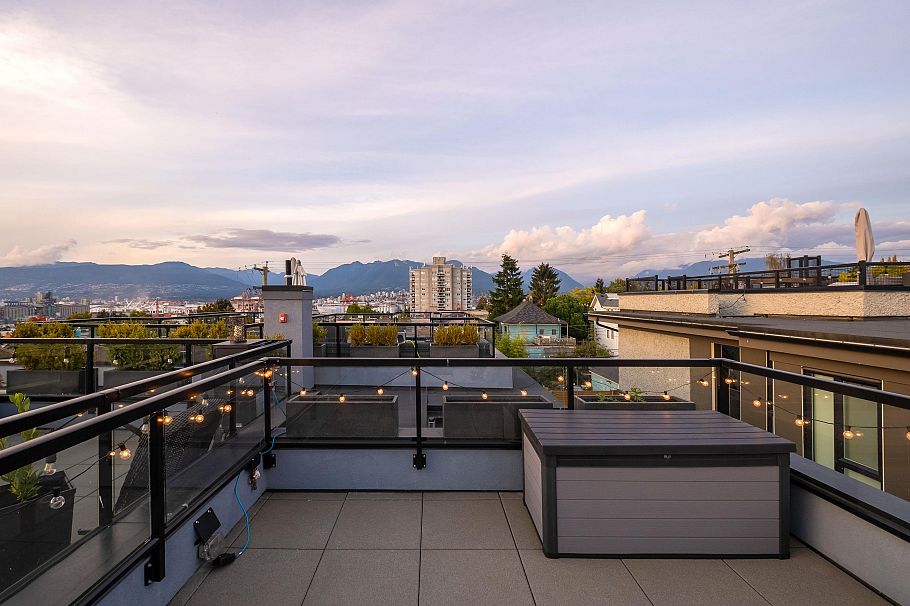 1847 Adanac Street Vancouver, BC - 40