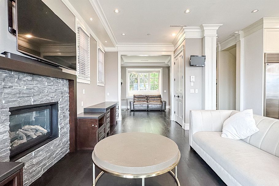 3941 W 11th Avenue Vancouver, BC - 12