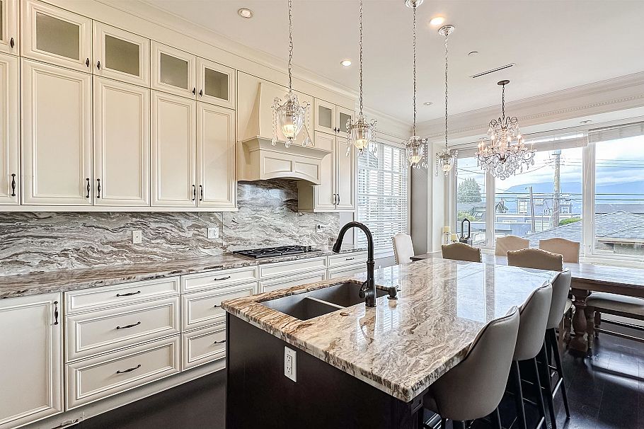 3941 W 11th Avenue Vancouver, BC - 14