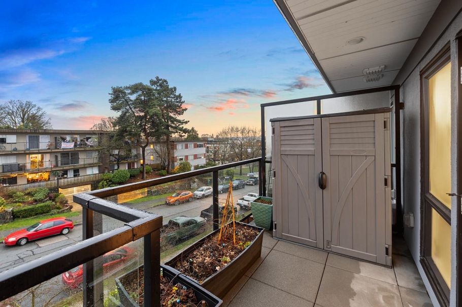 1847 Adanac Street Vancouver, BC - 24