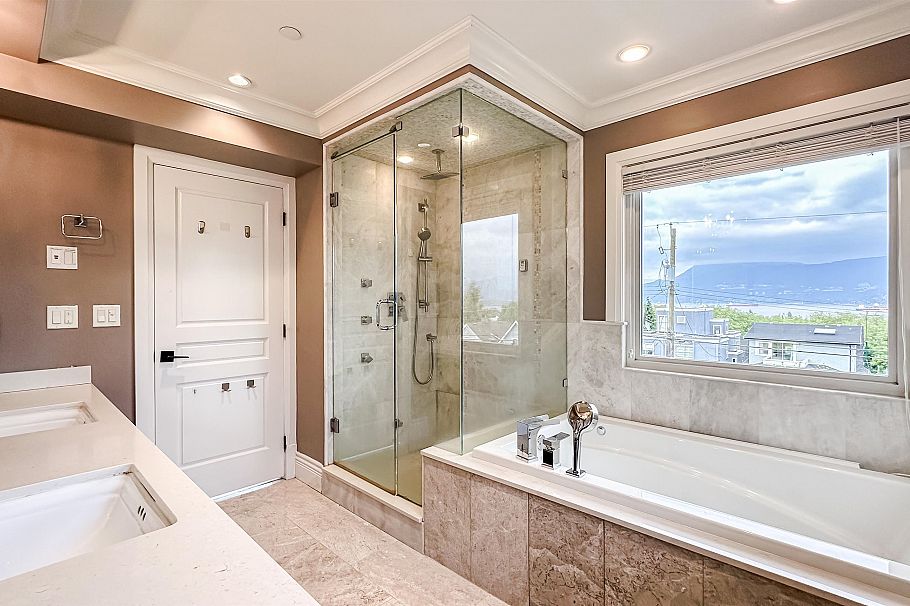3941 W 11th Avenue Vancouver, BC - 27
