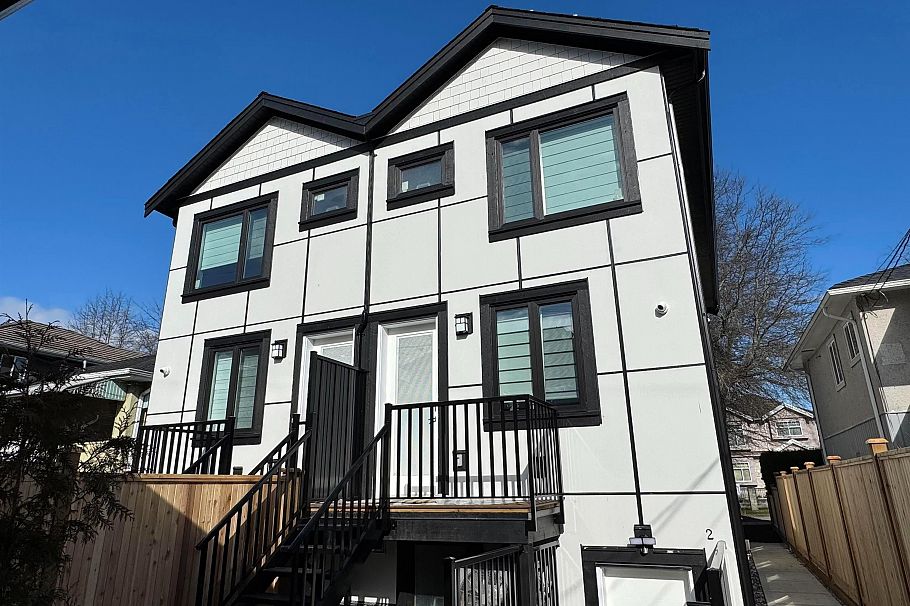 2828 Cheyenne Avenue Vancouver, BC - 2