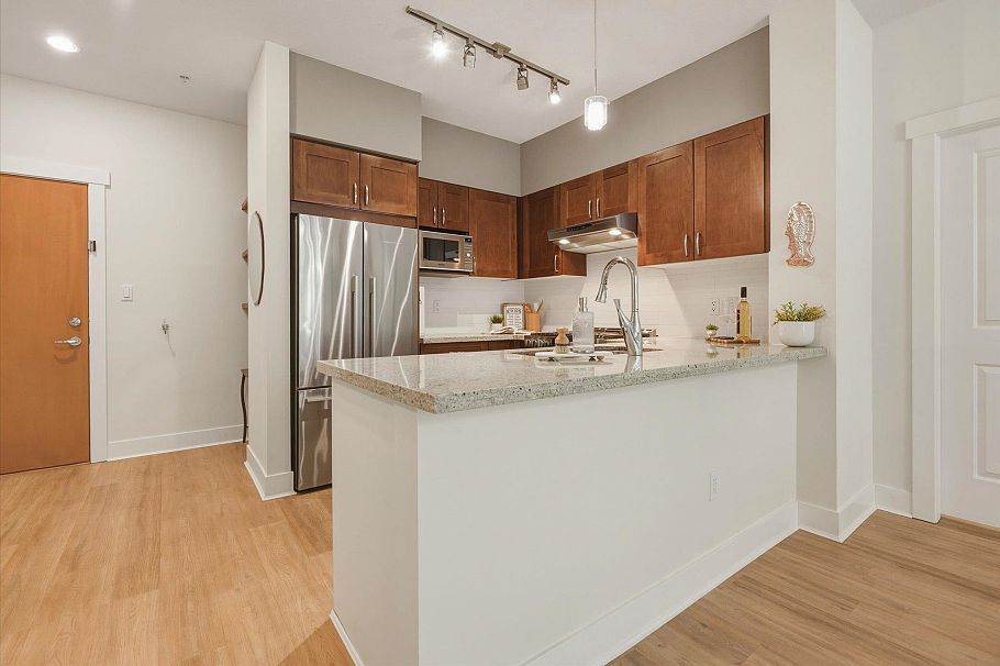 308 1111 E 27th Street North Vancouver, BC - 6