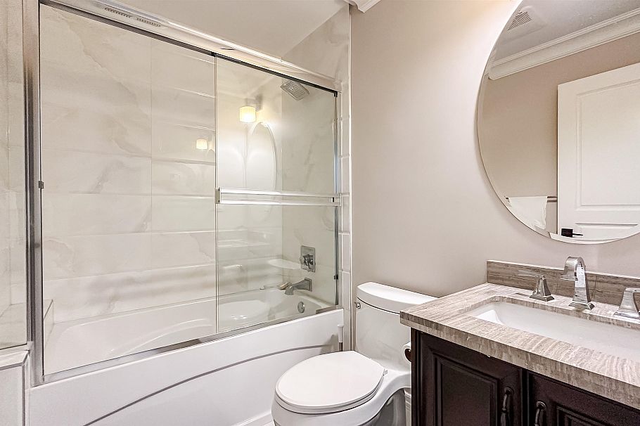 3941 W 11th Avenue Vancouver, BC - 32
