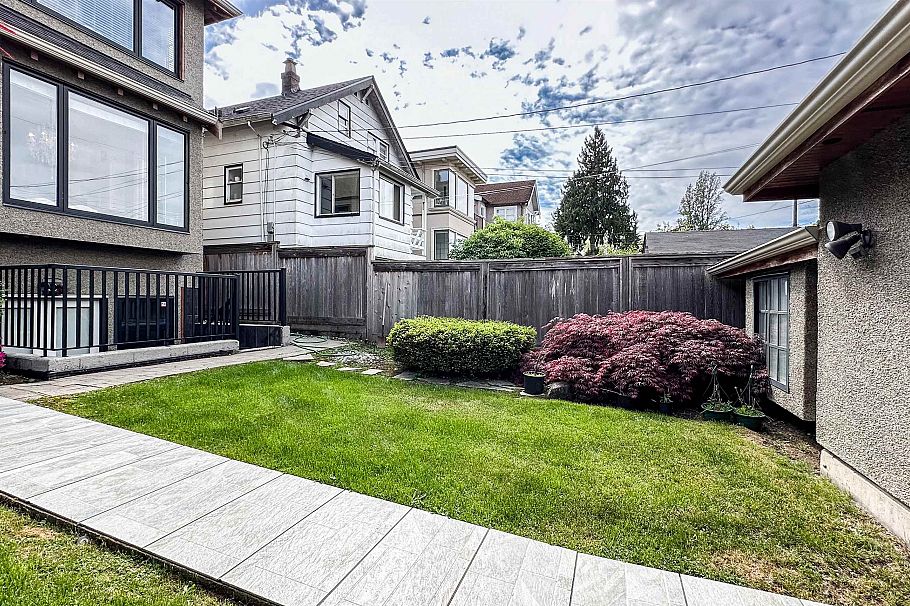 3941 W 11th Avenue Vancouver, BC - 36
