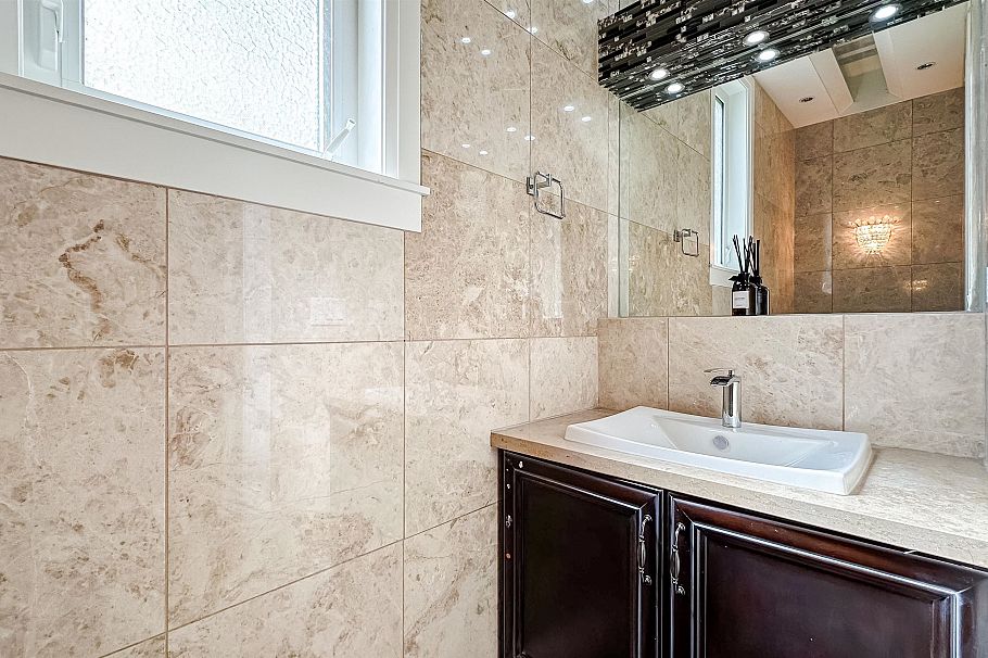 3941 W 11th Avenue Vancouver, BC - 17