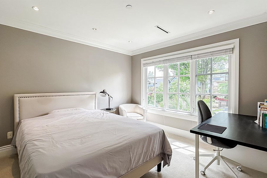 3941 W 11th Avenue Vancouver, BC - 24