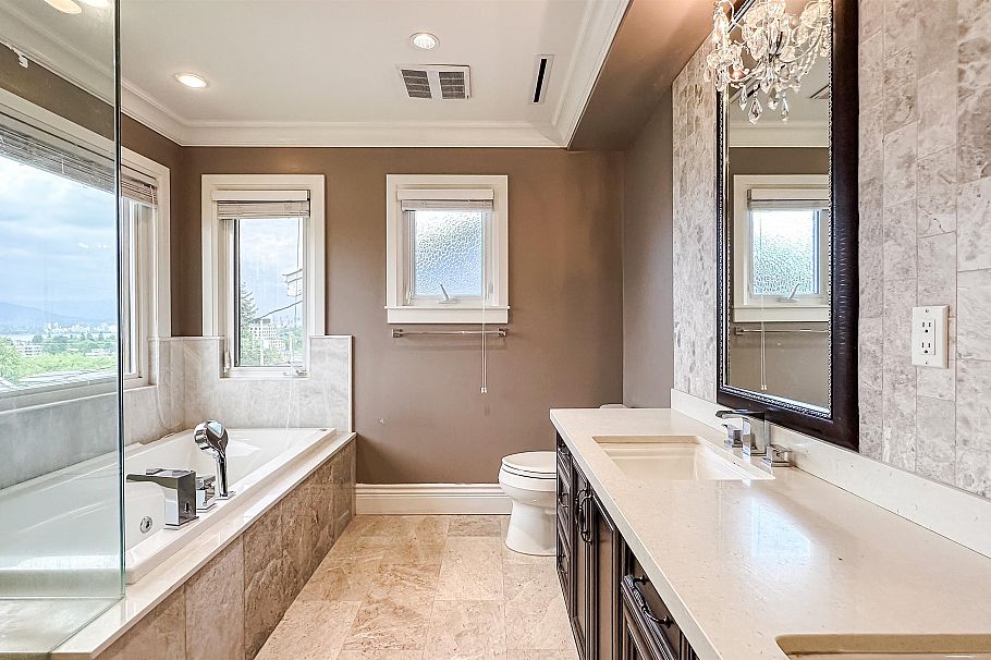 3941 W 11th Avenue Vancouver, BC - 26