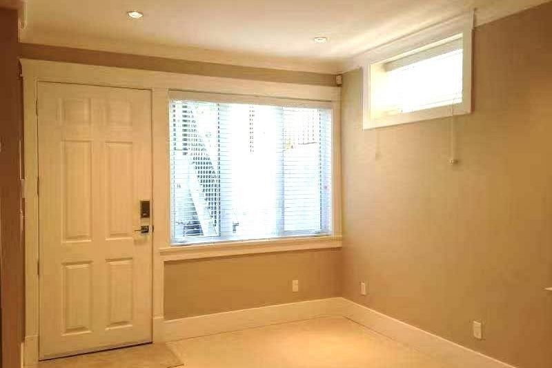 8XX W 61 AVENUE, Vancouver BC V6P 2B8 Vancouver, BC - 2