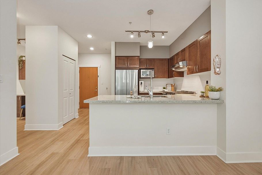 308 1111 E 27th Street North Vancouver, BC - 12