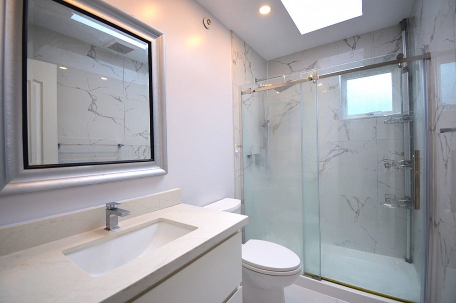4347 W 13th Avenue Vancouver, BC - 25