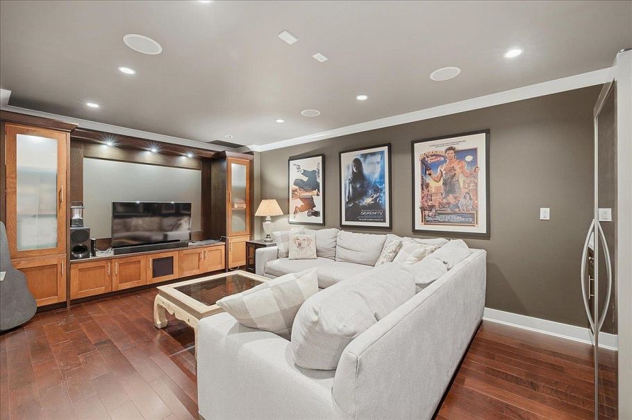 1152 Wellington Drive North Vancouver, BC - 32