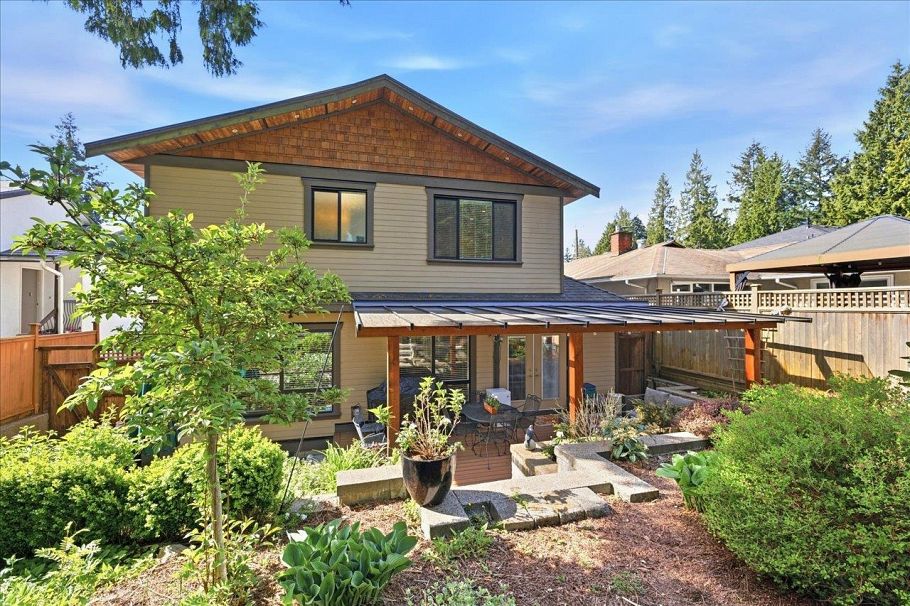 1152 Wellington Drive North Vancouver, BC - 37