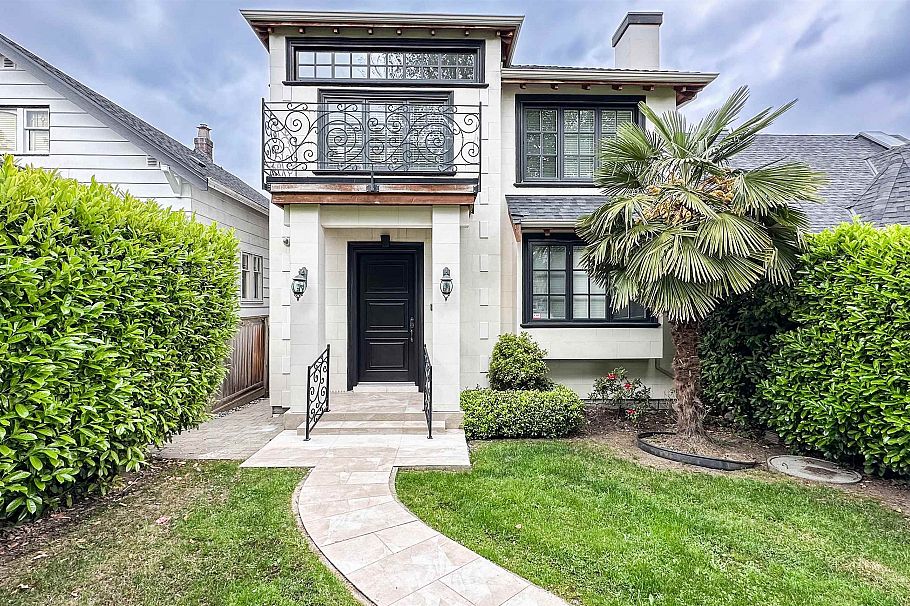 3941 W 11th Avenue Vancouver, BC - 2