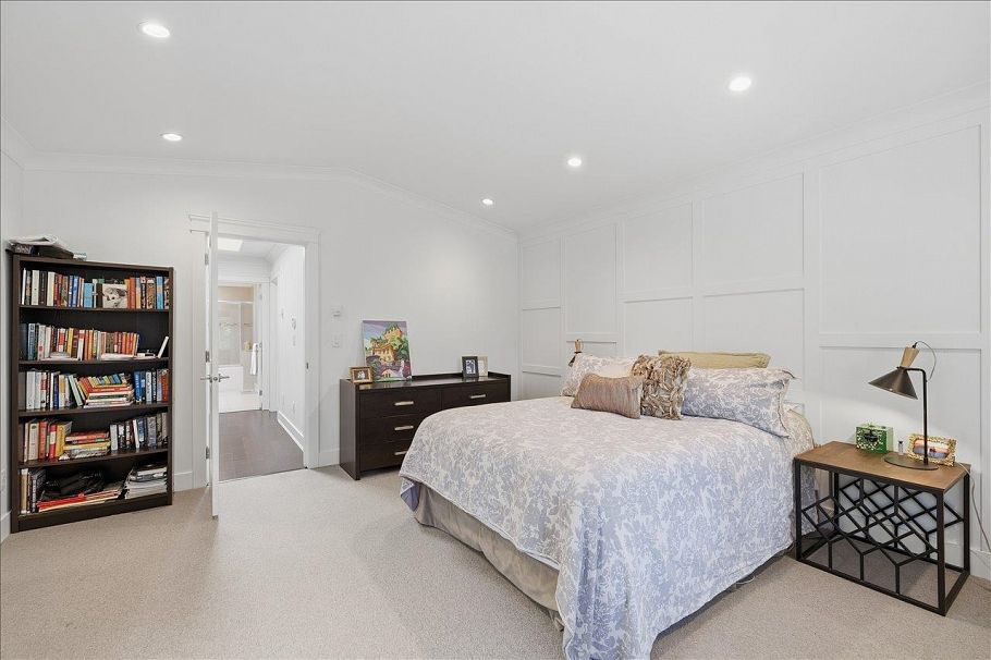 1152 Wellington Drive North Vancouver, BC - 21
