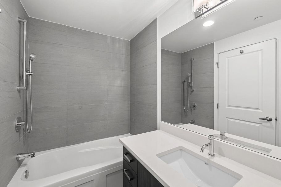 1847 Adanac Street Vancouver, BC - 17
