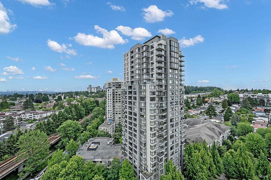 2002 3663 Crowley Drive Vancouver, BC - 17