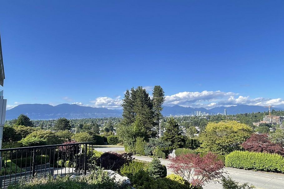4679 Puget Drive Vancouver, BC - 1