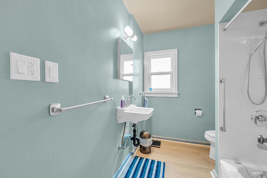 2245 W 22nd Avenue Vancouver, BC - 20