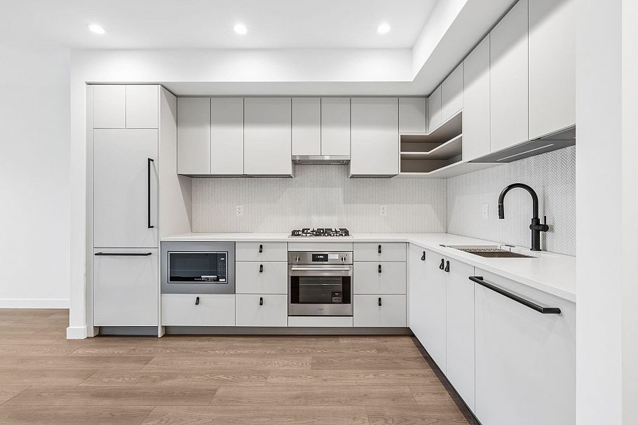 610 1680 E 12th Avenue Vancouver, BC - 1